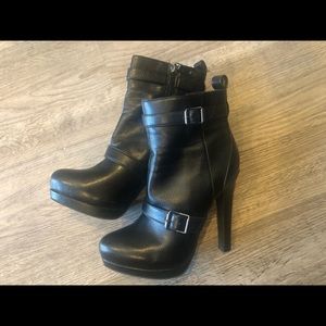 Vera Wang Heeled Booties